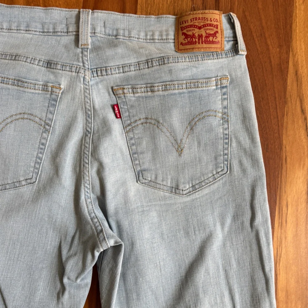 Levi's‎ Jeans Women's Light Wash Boyfriend Stretchy Jeans Size 31